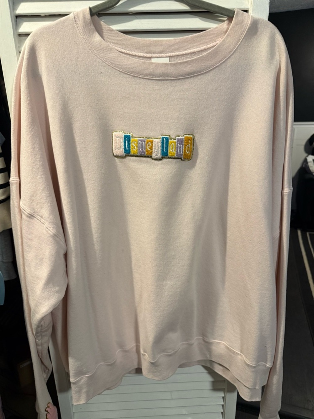 Hanes Women's Pale Pink 4XL Crewneck Sweatshirt W/Disneyland Embroidered Patch
